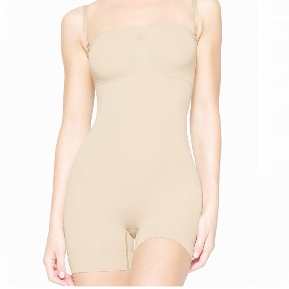NEW SKIMS sand seamless sculpt strapless Shorty bodysuit new in pkg/no box - Picture 5 of 6